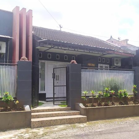 Endah Homestay Syariah Purwokerto Exteriér fotografie